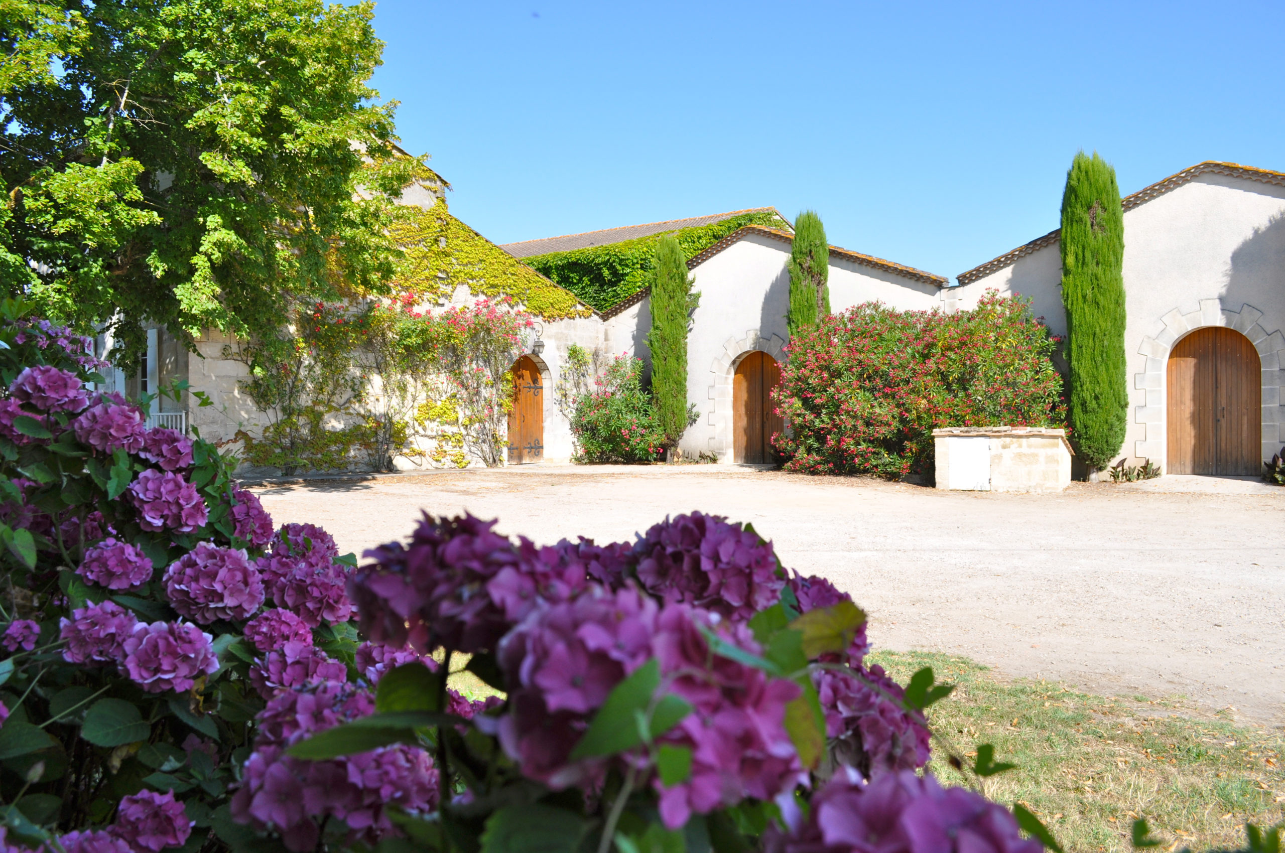 Extérieur du Château Haut-Gazeau, Lussac Saint-Emilion