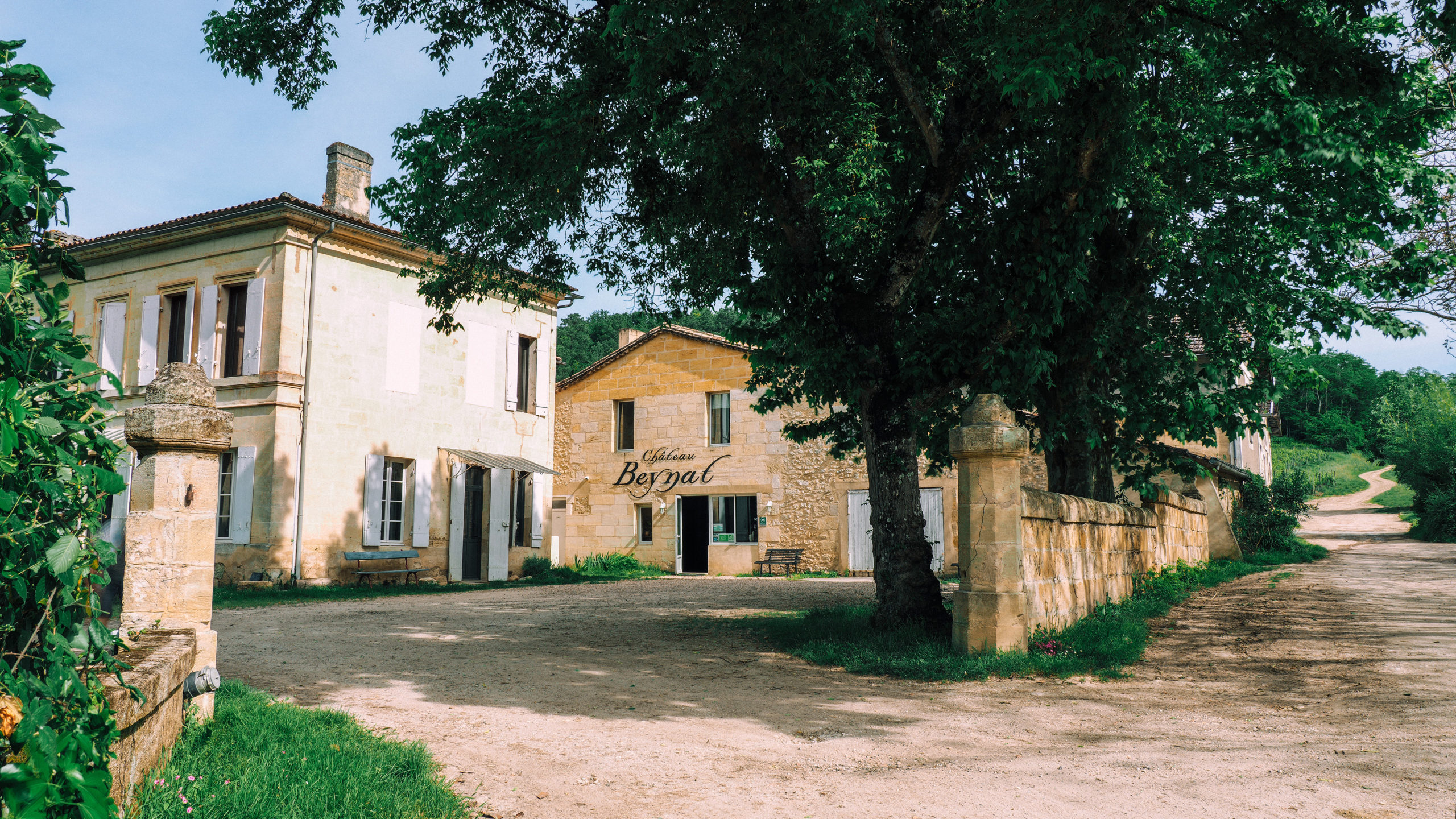 Vu extérieure de la propriété du Château Beynat
